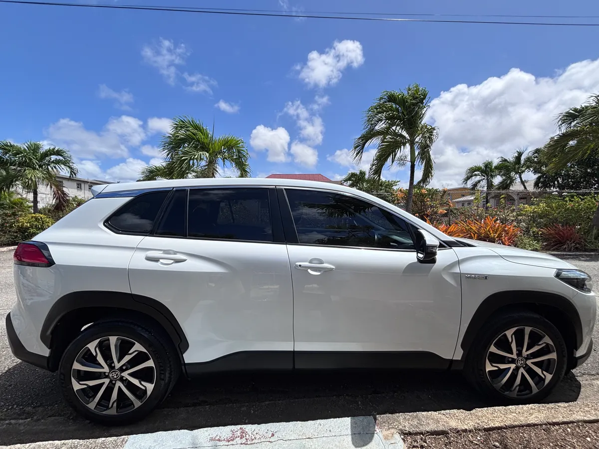 2023 Toyota Corolla Cross — photo 1